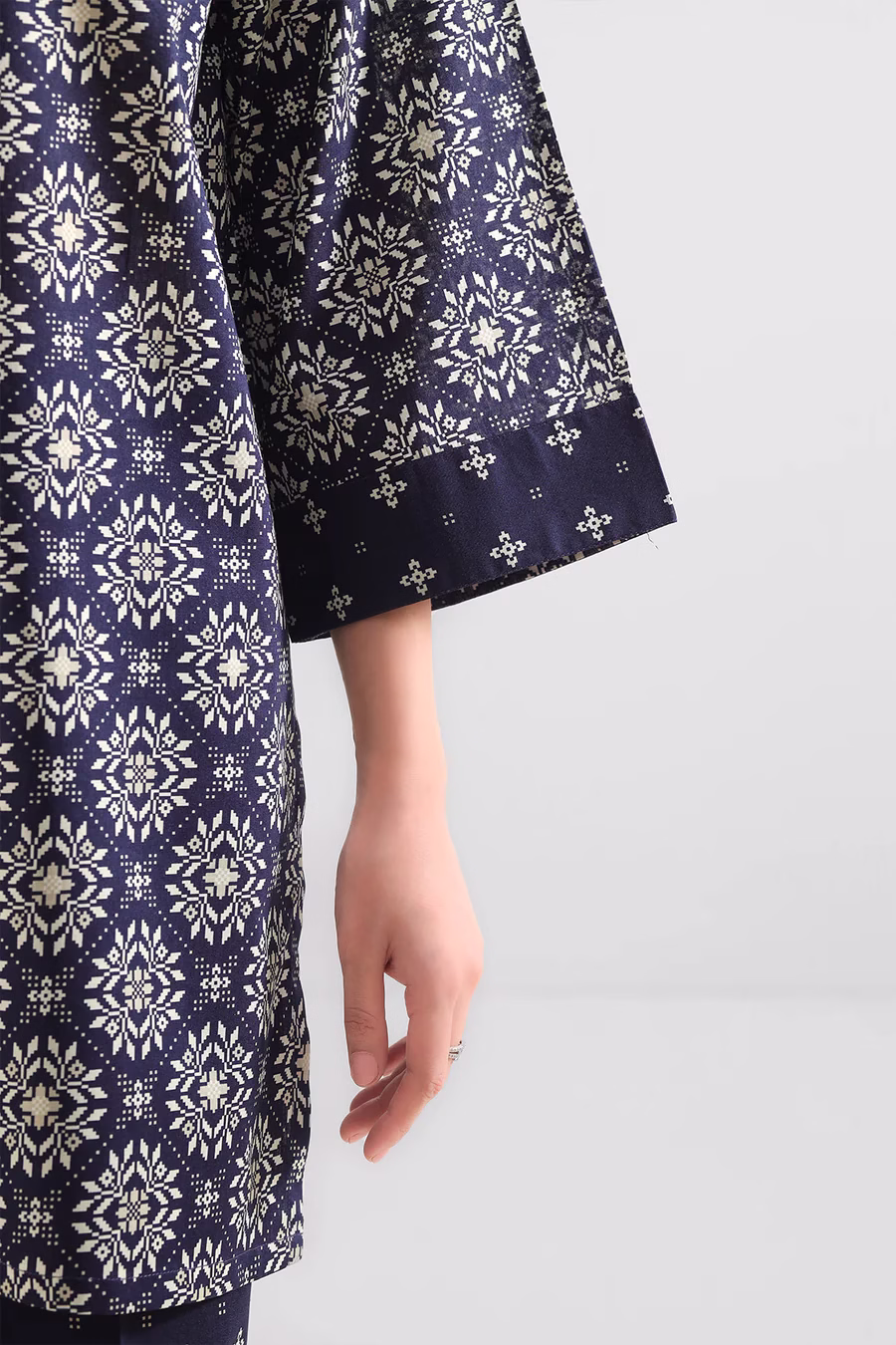 Annisafashion | Printed Lawn Stitched 2 Piece (Shirt/Dupatta) | Black - Image 4