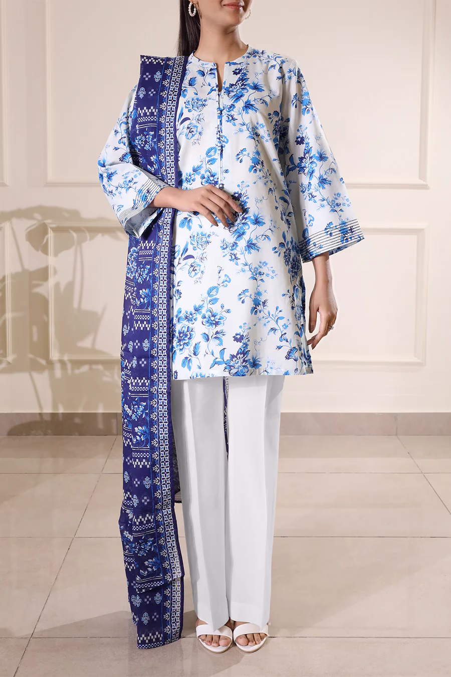 Unstitched 3-Piece Lawn Suit – White | Saya | Annisafashion