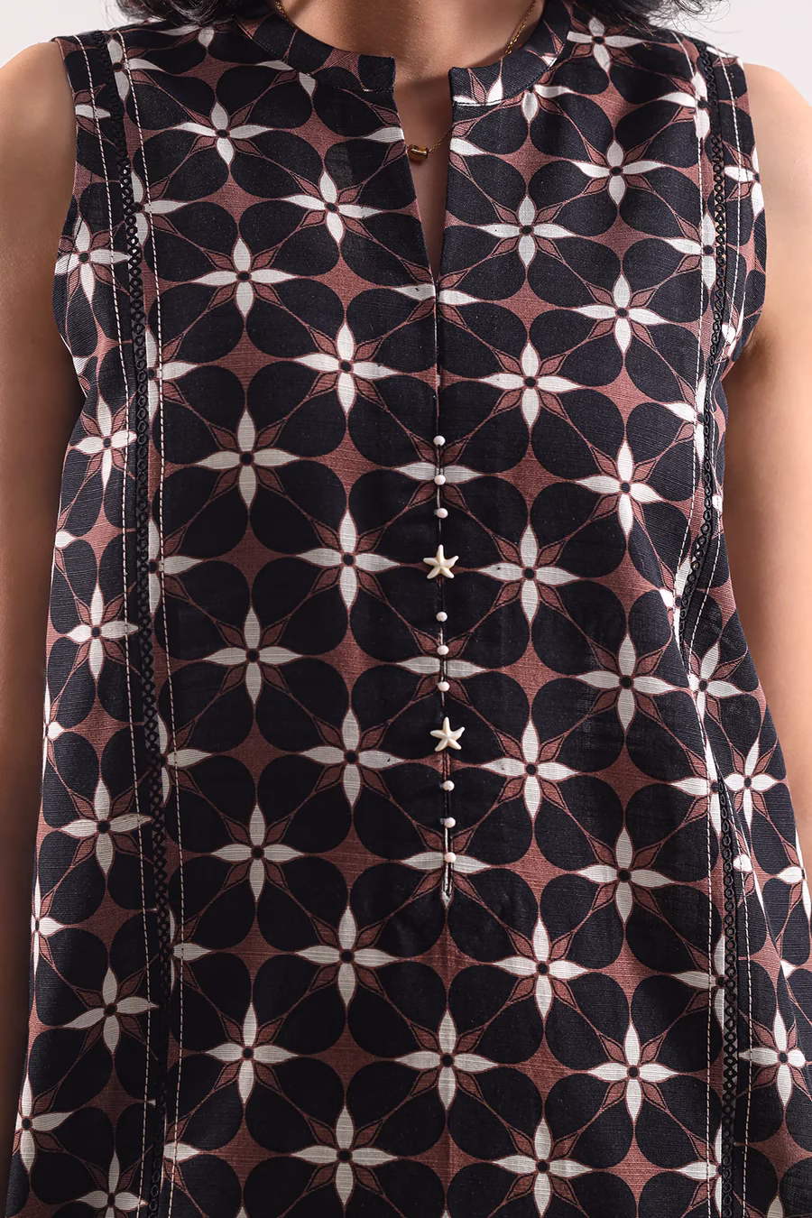 Printed Cotton Khaddar Unstitched 3 Piece | Black | Saya | Annisafashion - Image 4