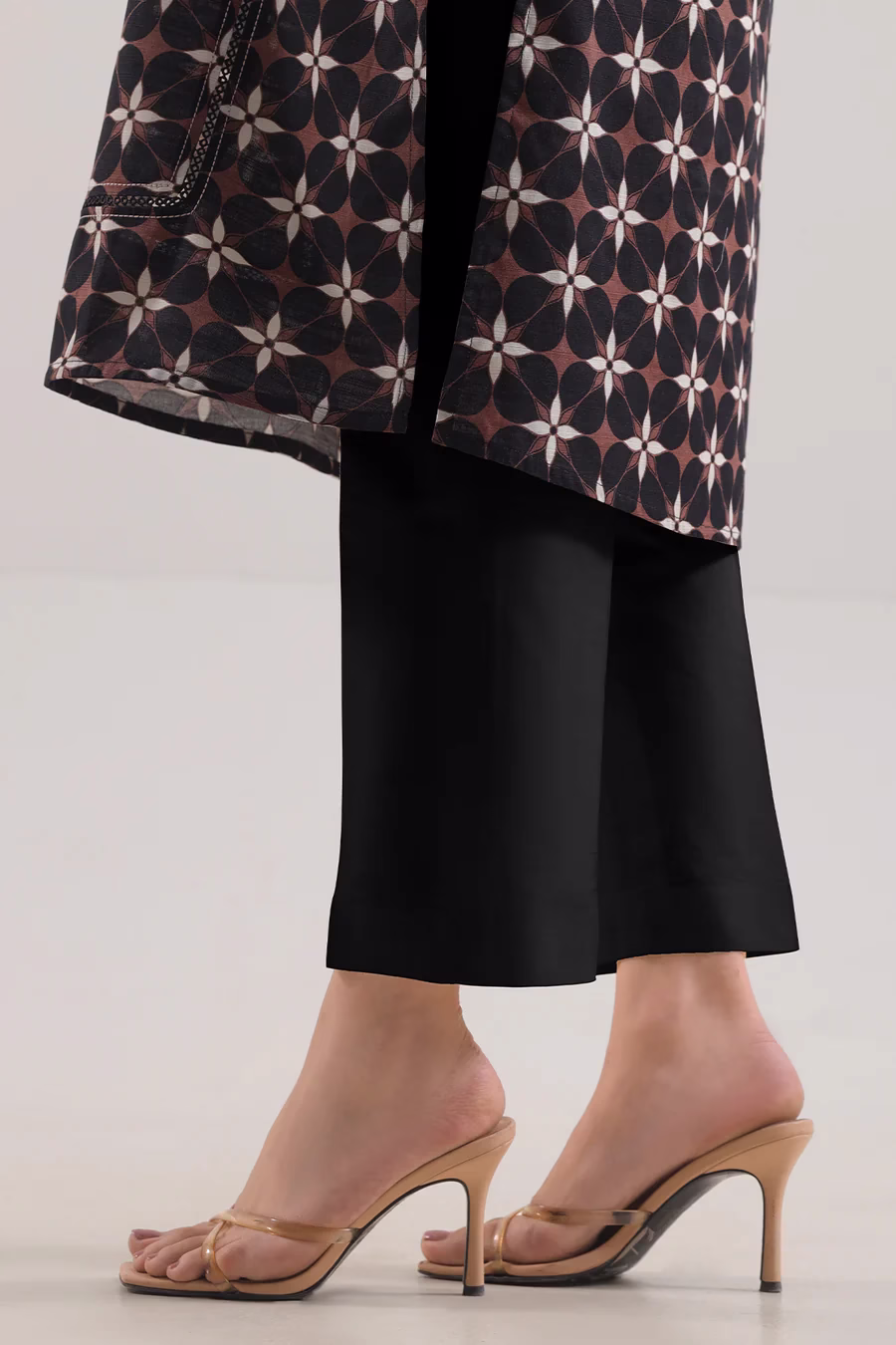 Printed Cotton Khaddar Unstitched 3 Piece | Black | Saya | Annisafashion - Image 5